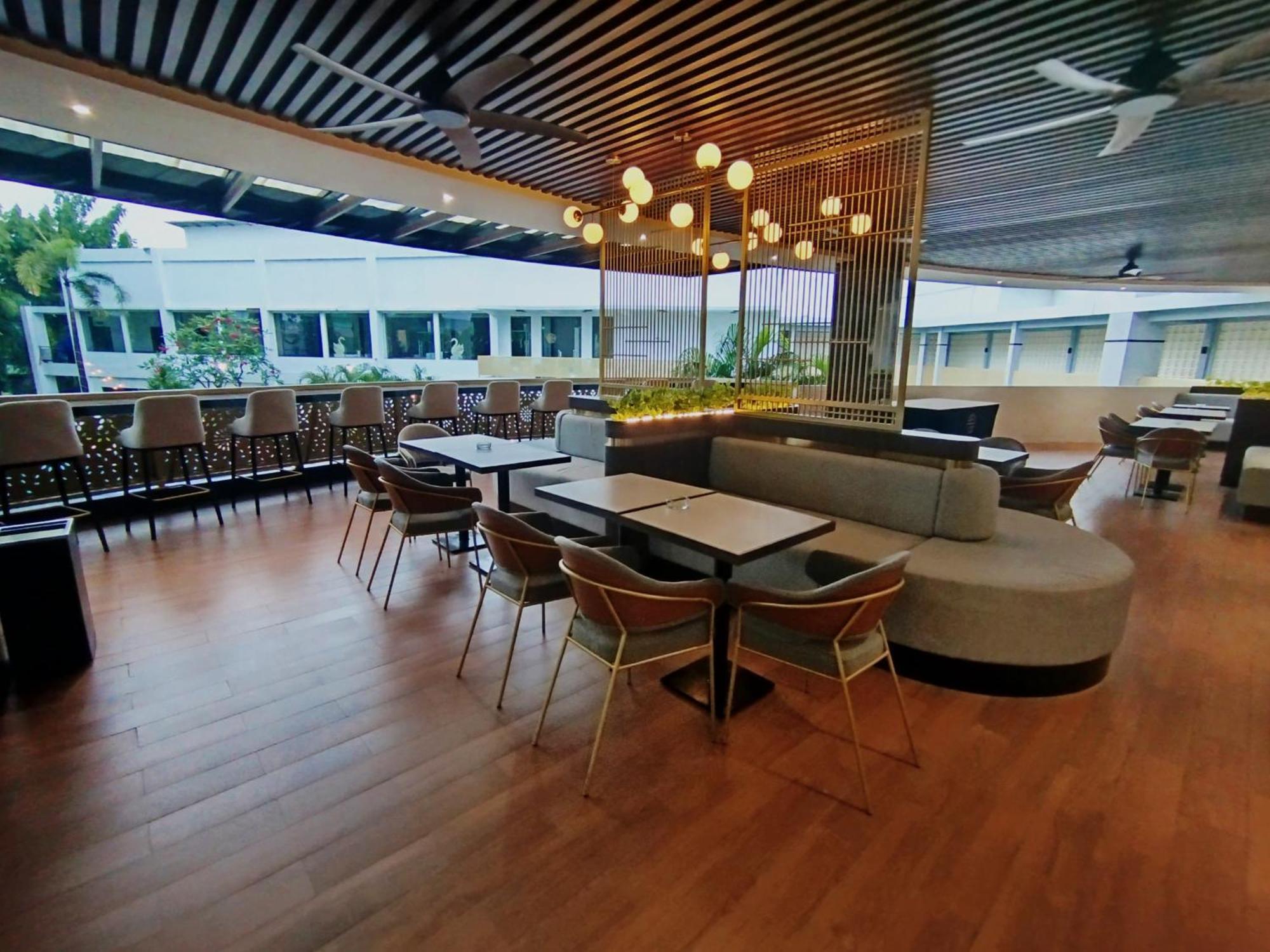 The Sun Hotel Sidoarjo Exterior photo