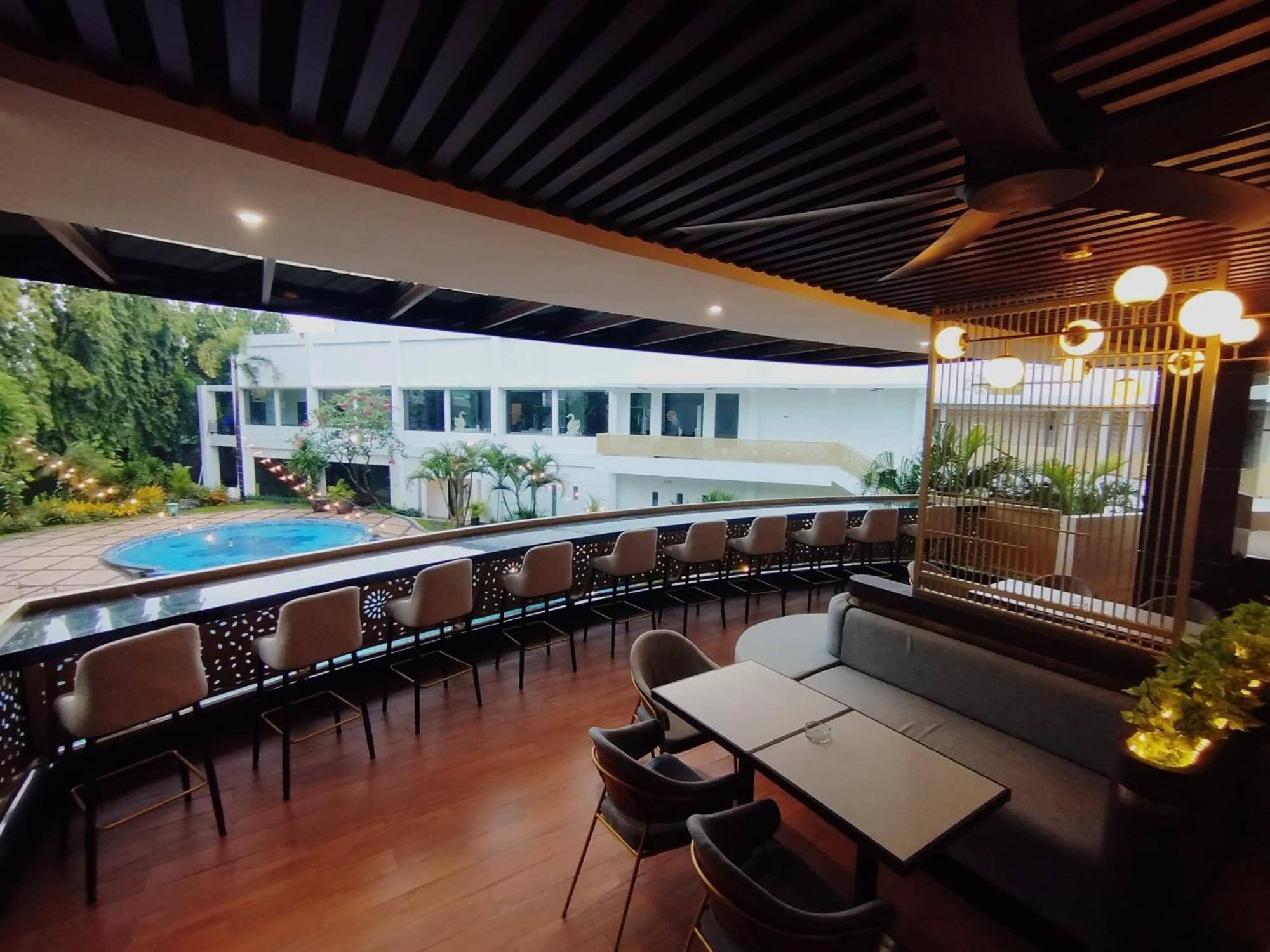 The Sun Hotel Sidoarjo Exterior photo