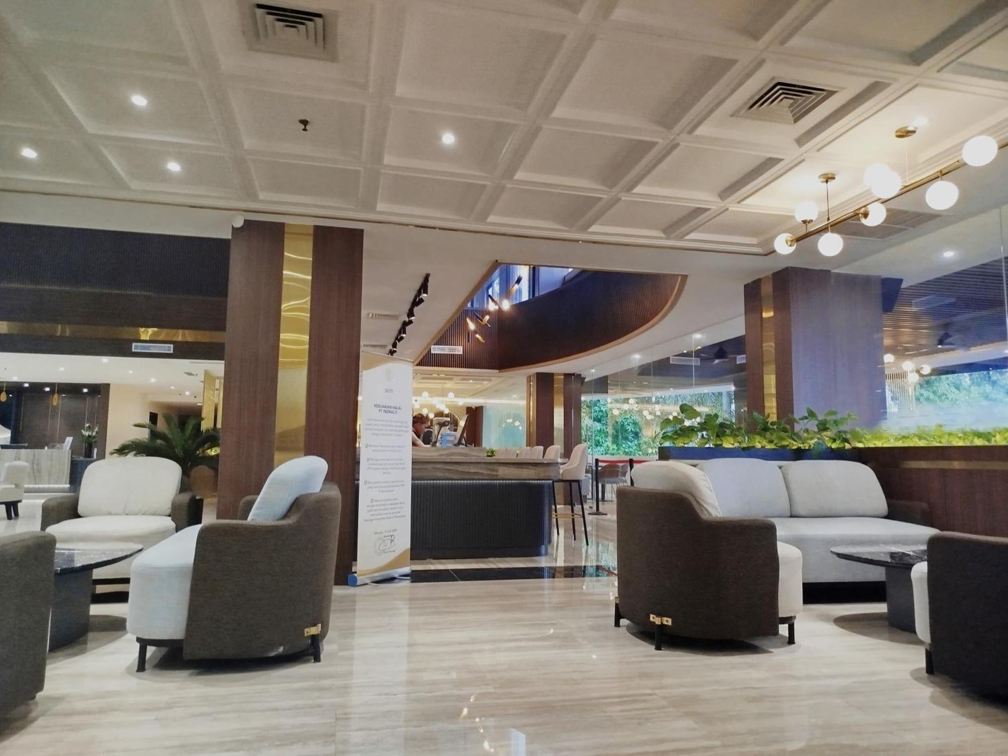 The Sun Hotel Sidoarjo Exterior photo