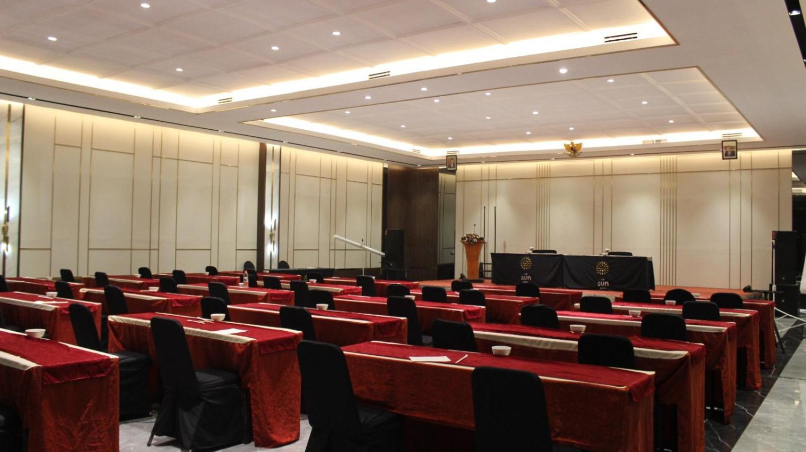 The Sun Hotel Sidoarjo Exterior photo