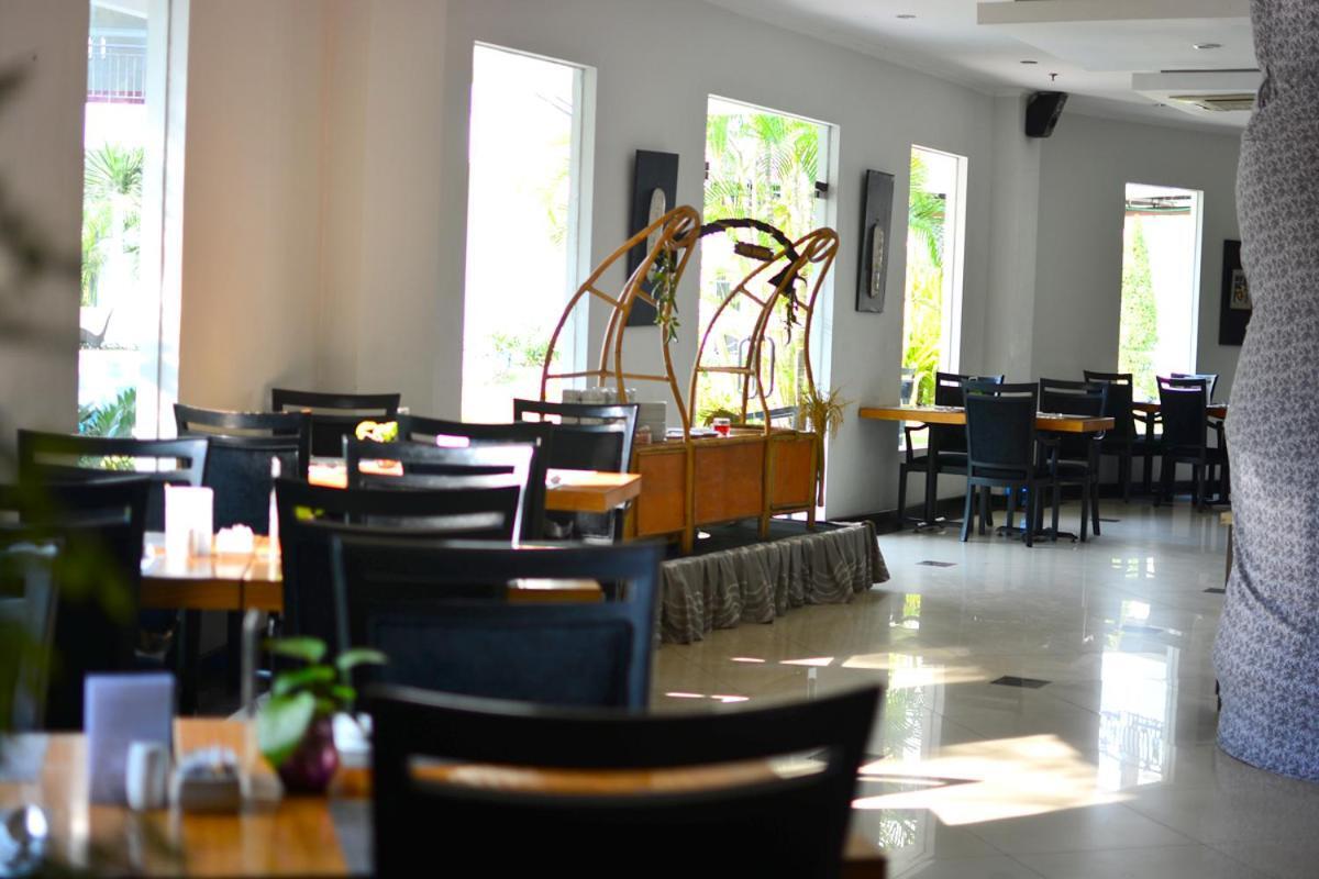 The Sun Hotel Sidoarjo Exterior photo
