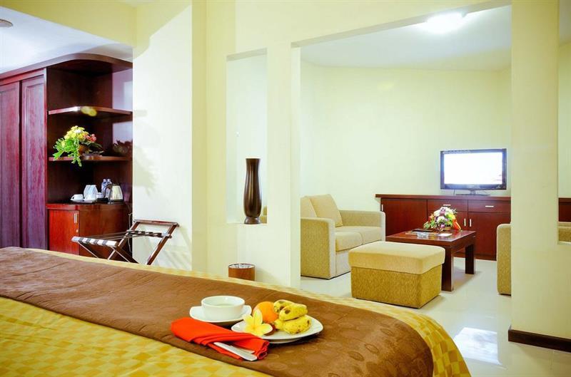 The Sun Hotel Sidoarjo Exterior photo