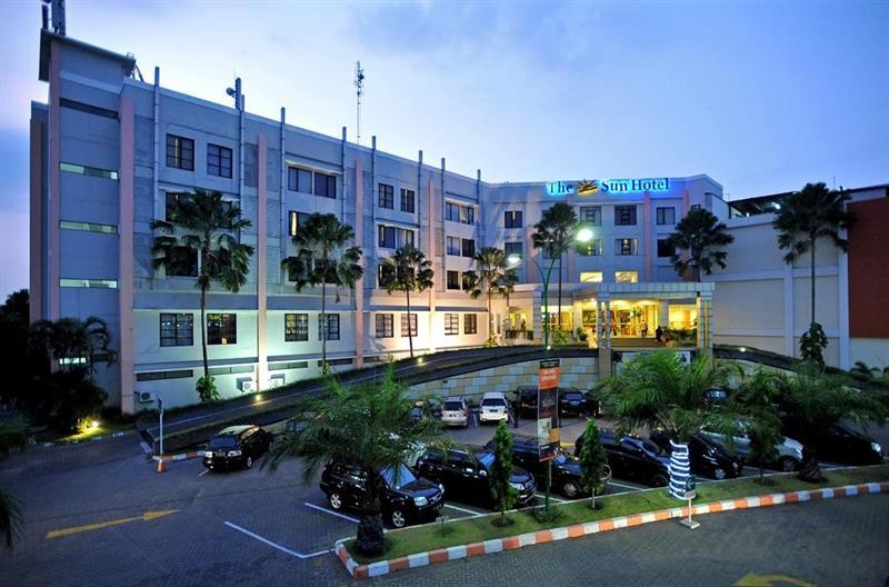 The Sun Hotel Sidoarjo Exterior photo